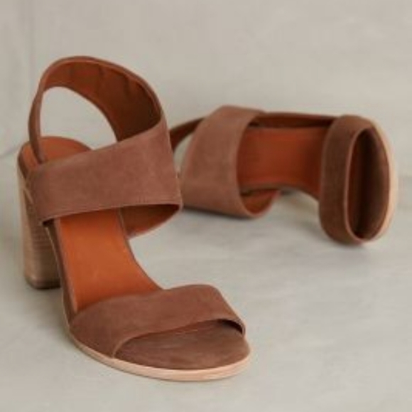 Bernardo Holly Suede Stacked Block Heel Sandal 8 - Picture 3 of 8
